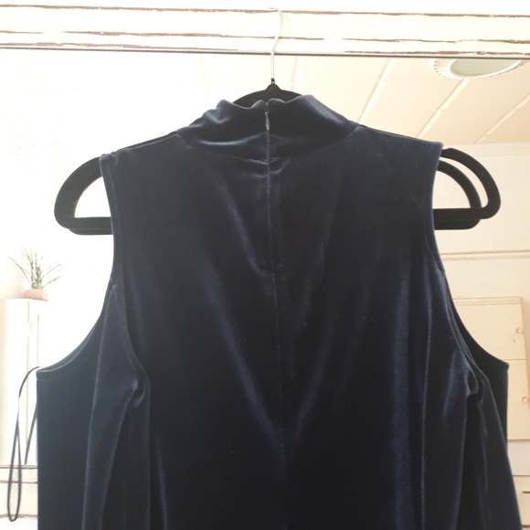 Witchery Blue Velvet Cold Shoulder Blouse Size Small - Picture 11 of 12